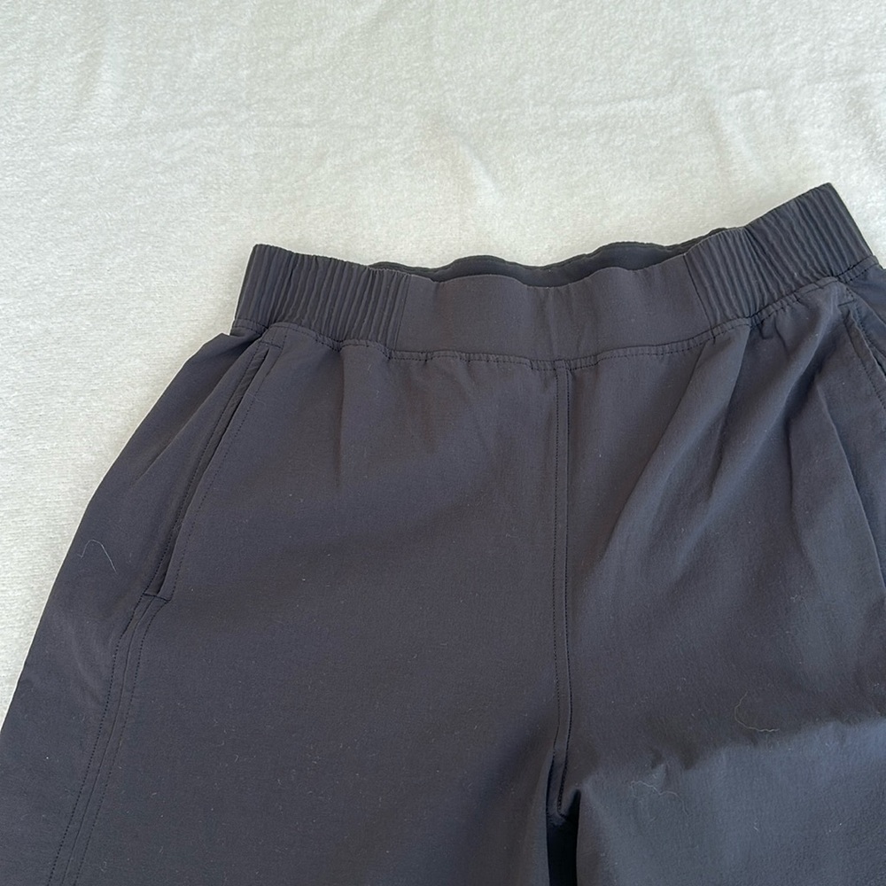 Lululemon Stretch Woven High Tose Cropped Leg Pant- Black - Medium